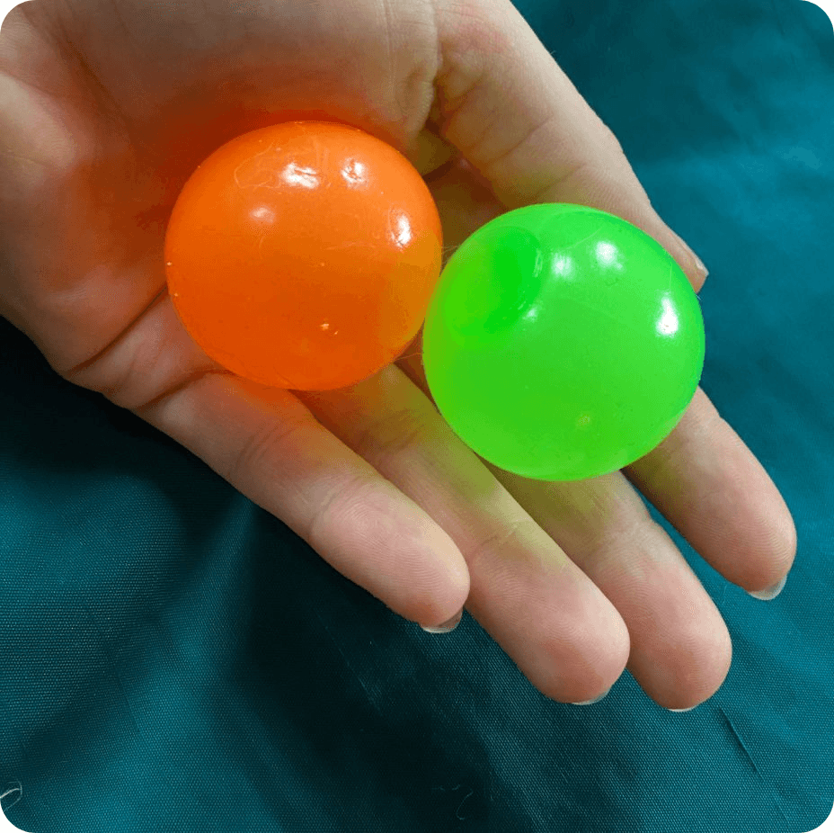 Piłeczki antystresowe lepkie świecące w ciemności 4 szt. 45mm