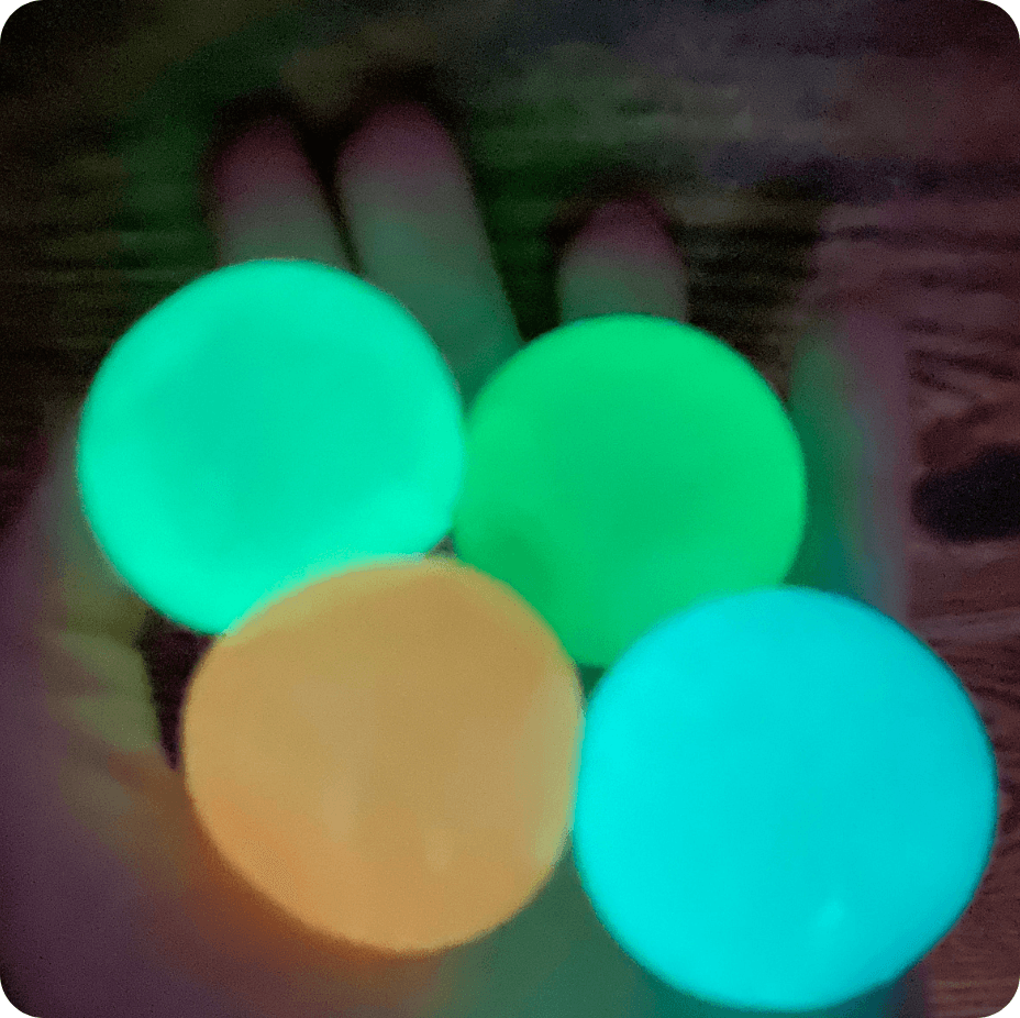 Piłeczki antystresowe lepkie świecące w ciemności 4 szt. 45mm